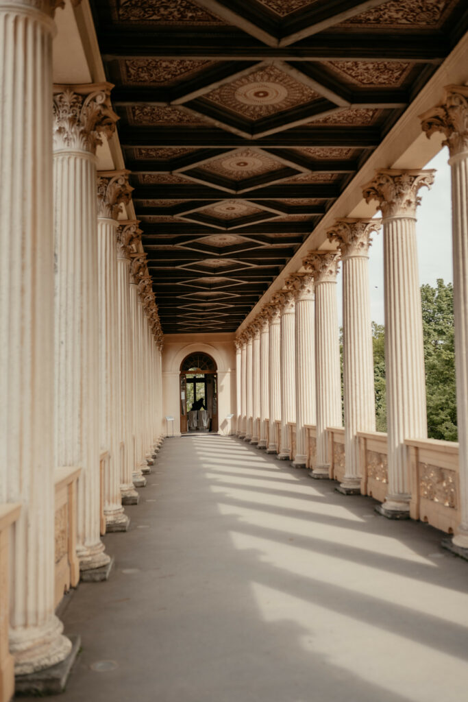 Säulen Architektur Standesamt Potsdam Paprotny Weddings